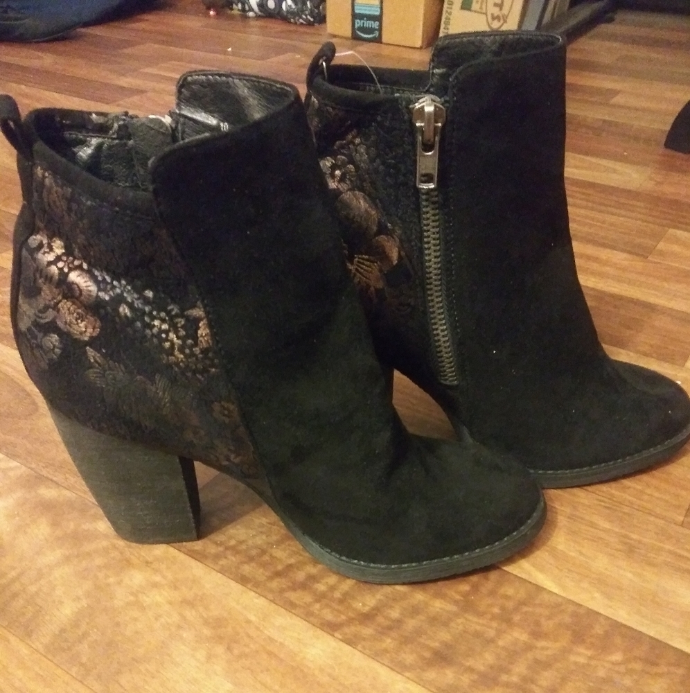 Black High Heeled ankle boots